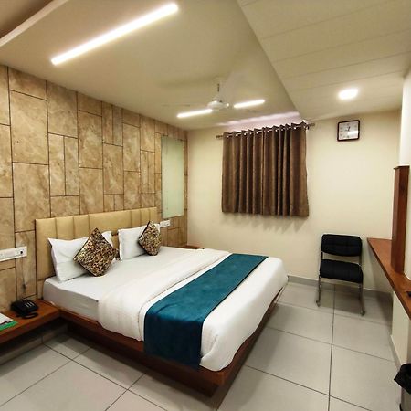Hotel Kinara Ahmedabad Buitenkant foto