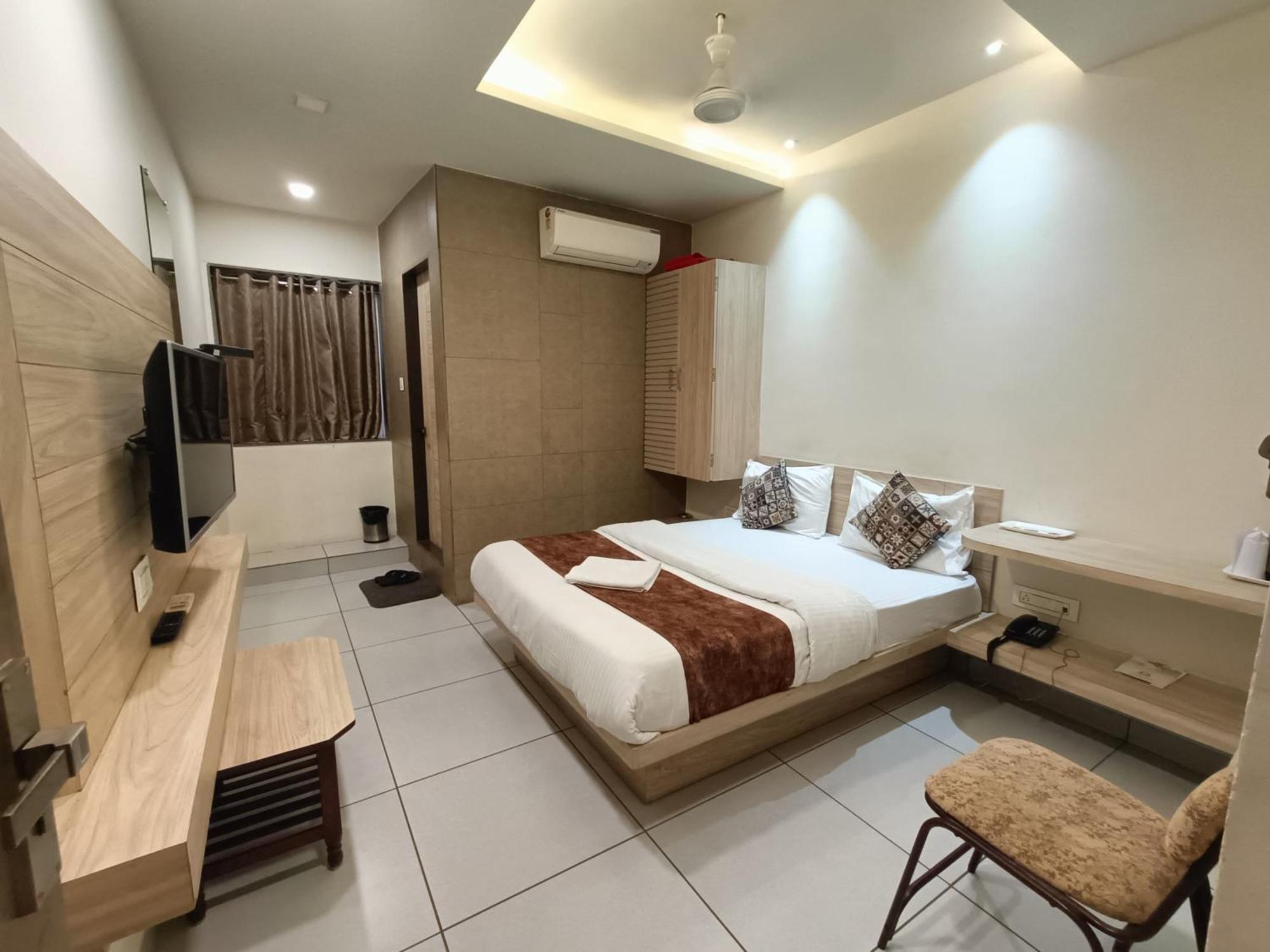 Hotel Kinara Ahmedabad Buitenkant foto