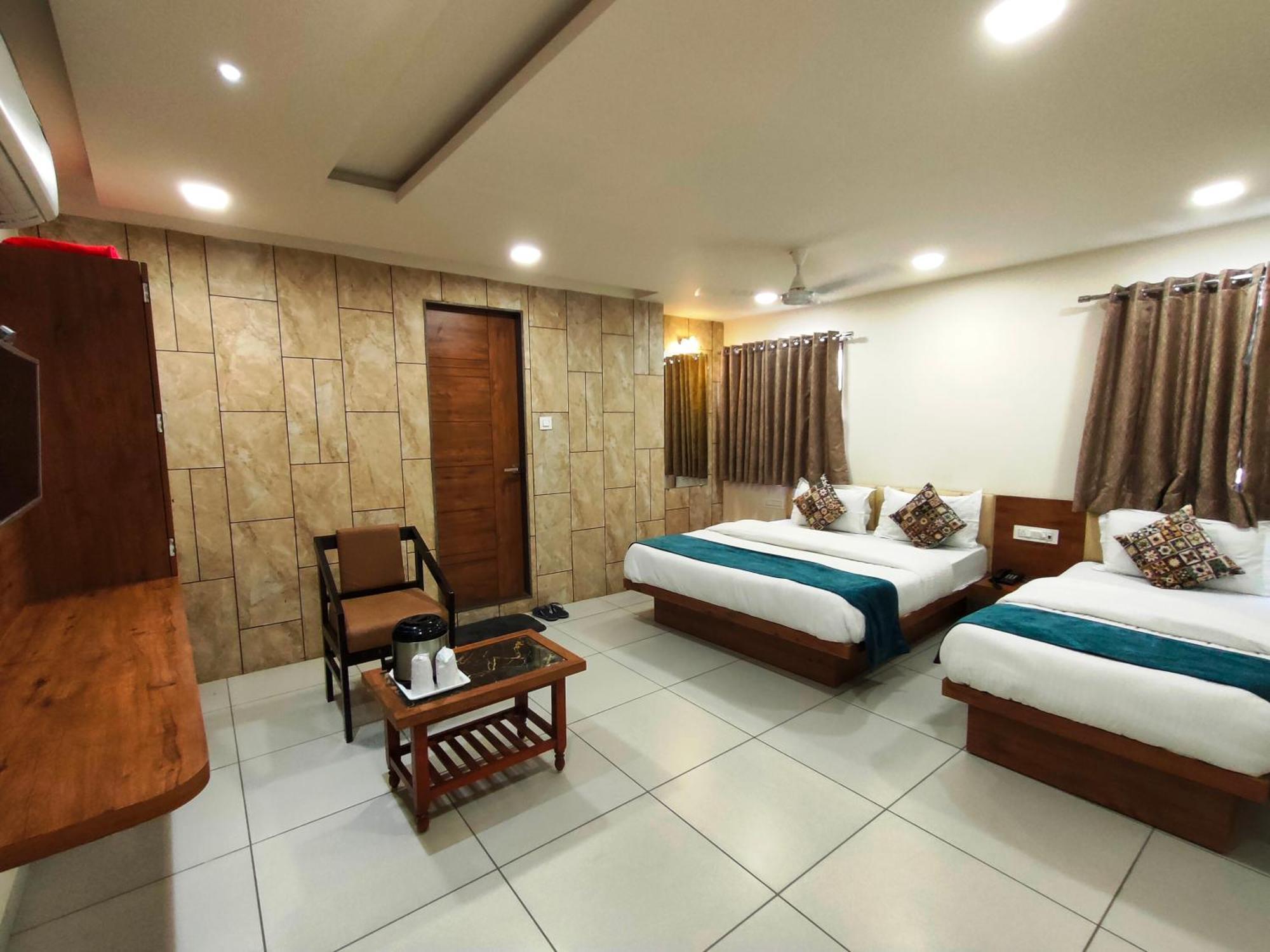 Hotel Kinara Ahmedabad Buitenkant foto