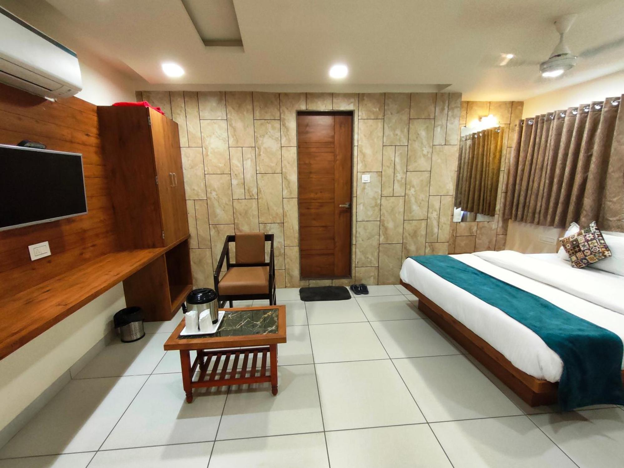 Hotel Kinara Ahmedabad Buitenkant foto