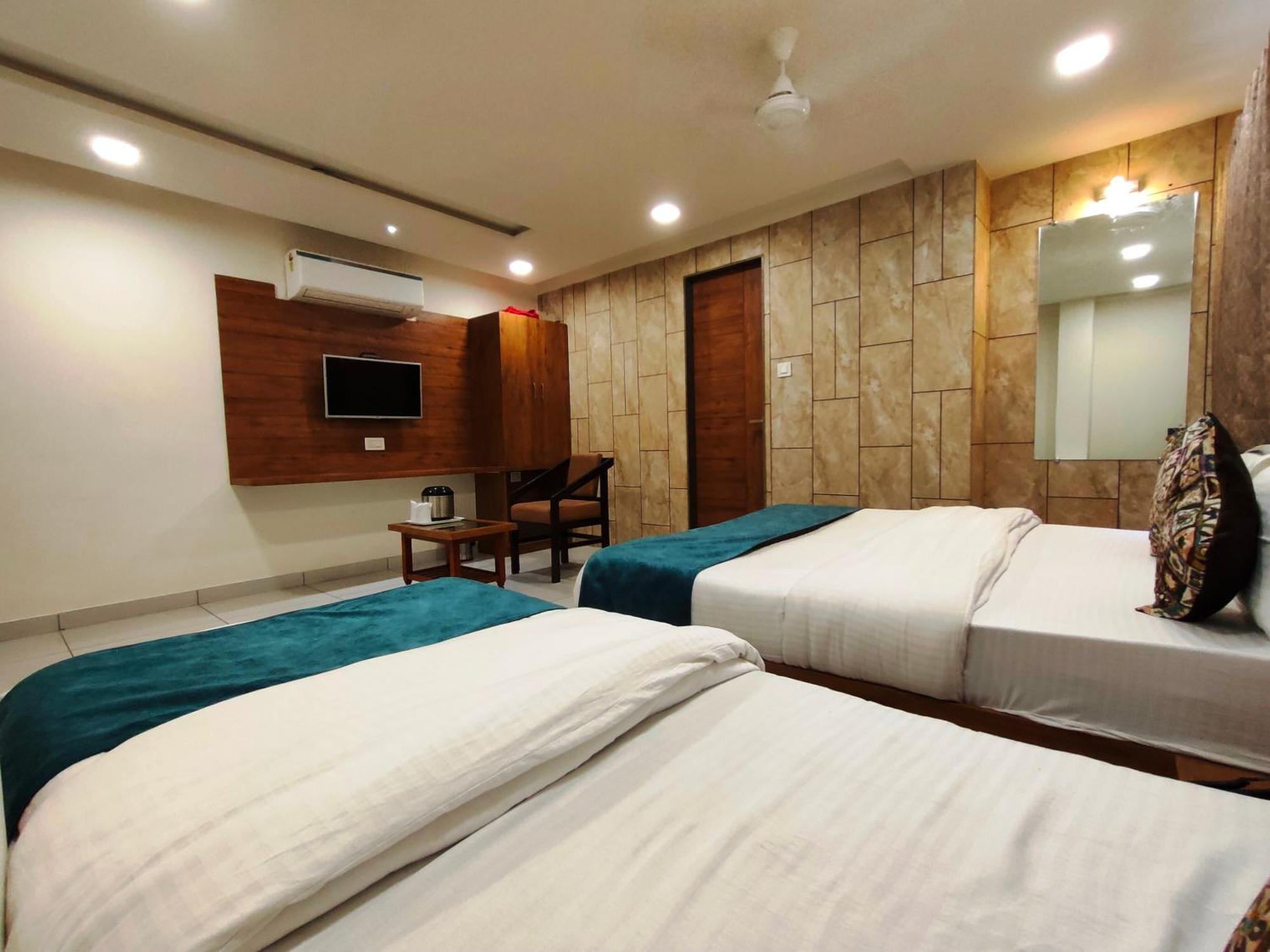 Hotel Kinara Ahmedabad Buitenkant foto