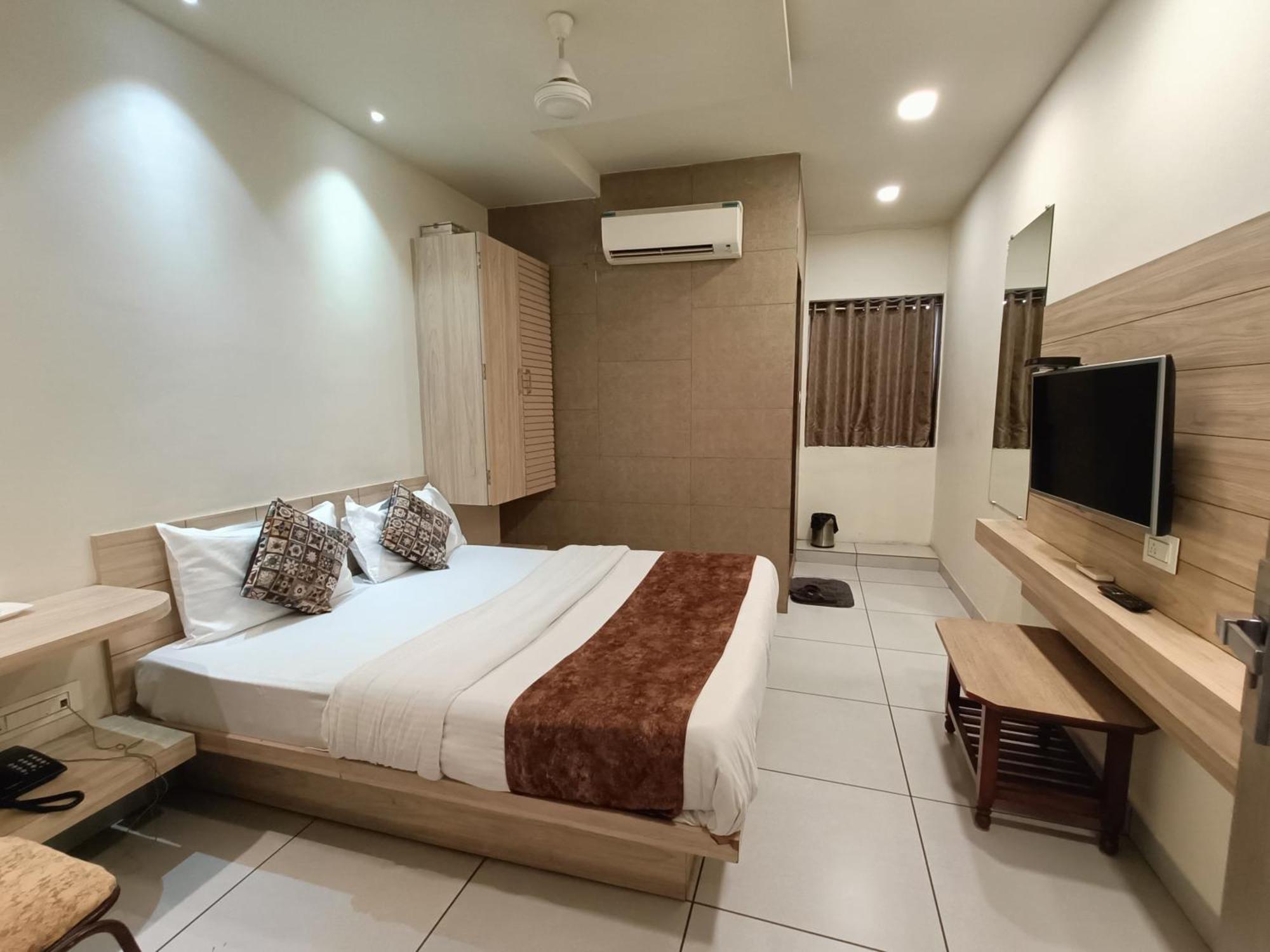 Hotel Kinara Ahmedabad Buitenkant foto