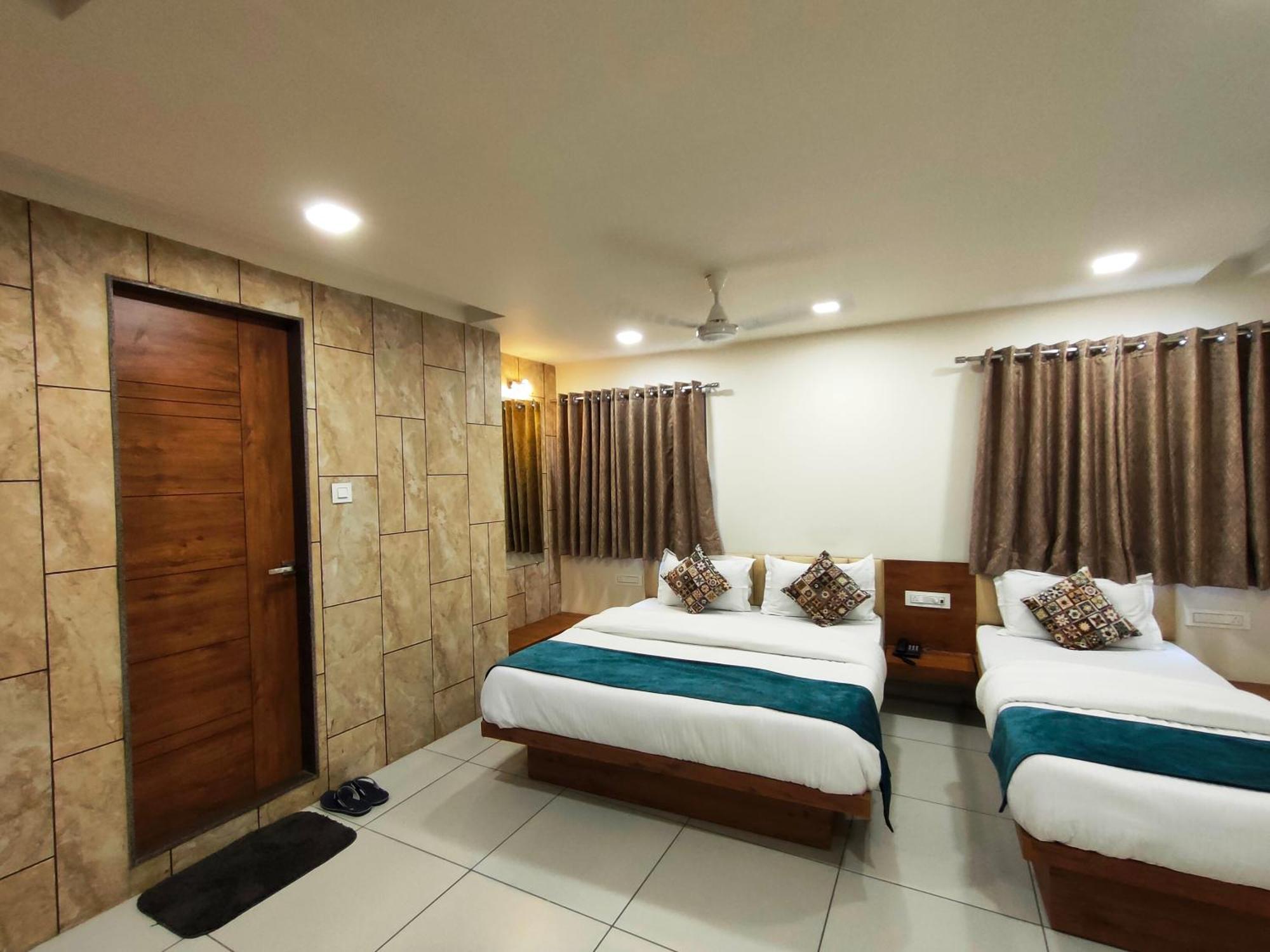 Hotel Kinara Ahmedabad Buitenkant foto