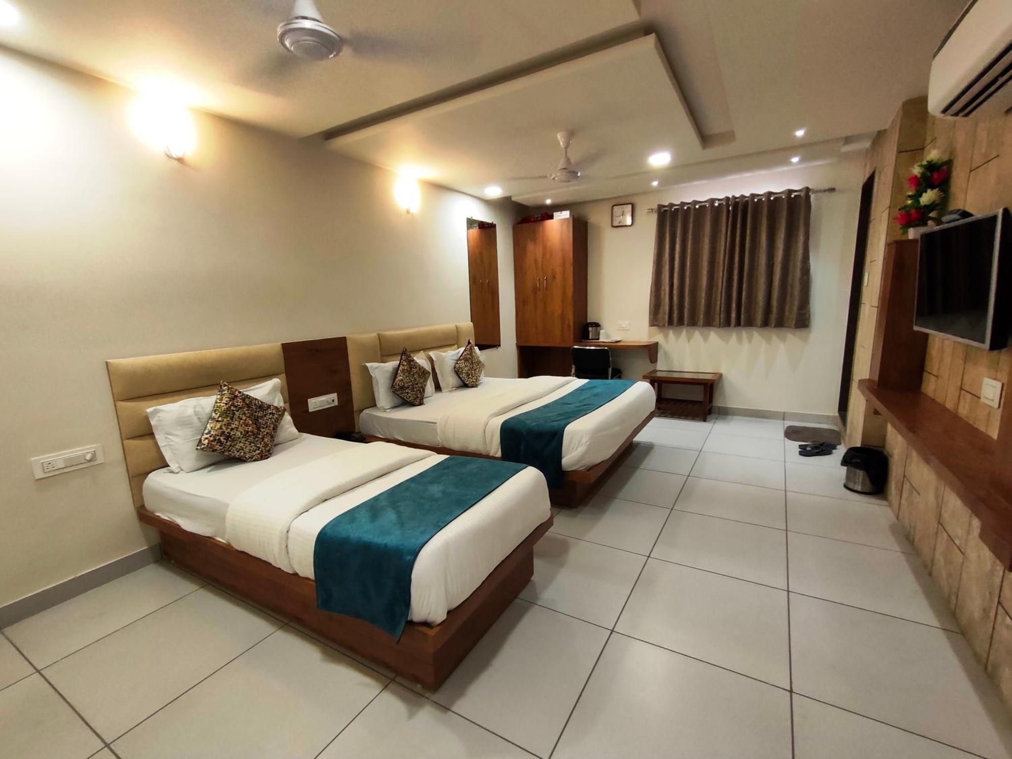 Hotel Kinara Ahmedabad Buitenkant foto