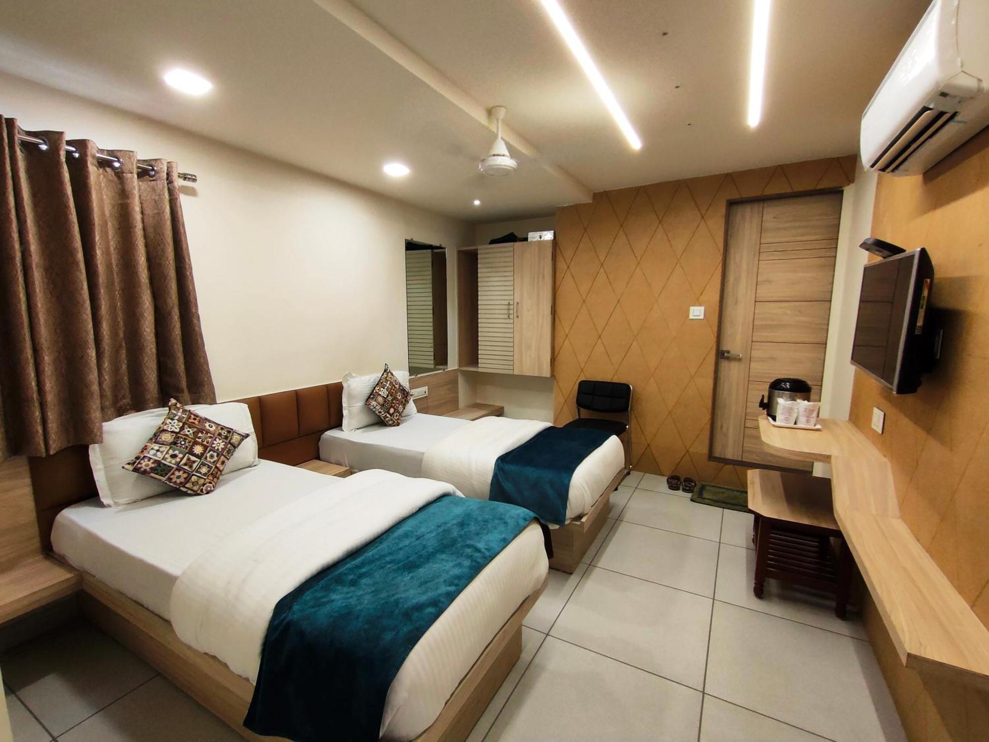 Hotel Kinara Ahmedabad Buitenkant foto
