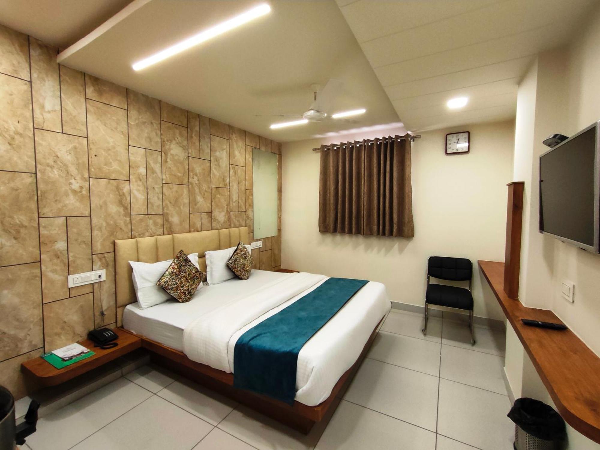 Hotel Kinara Ahmedabad Buitenkant foto