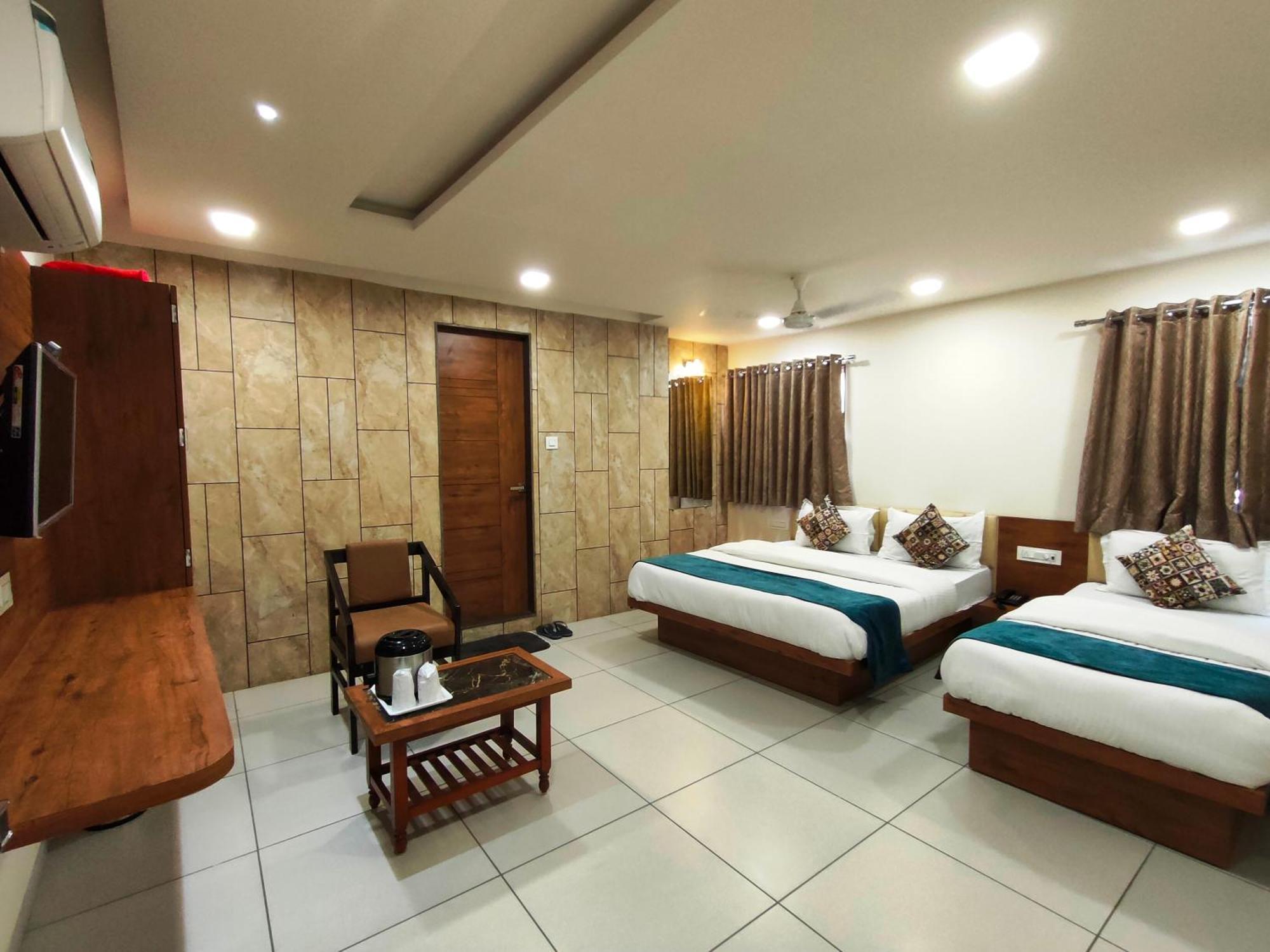 Hotel Kinara Ahmedabad Buitenkant foto